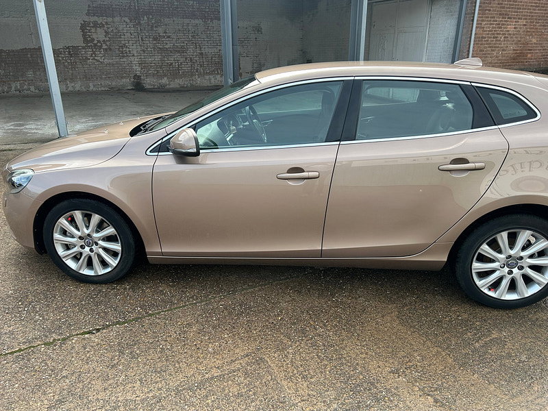Volvo V40 2.0 D2 SE Lux Nav Hatchback 5dr Diesel Auto Euro 6 (s/s) (120 ps) 5dr Automatic 2026