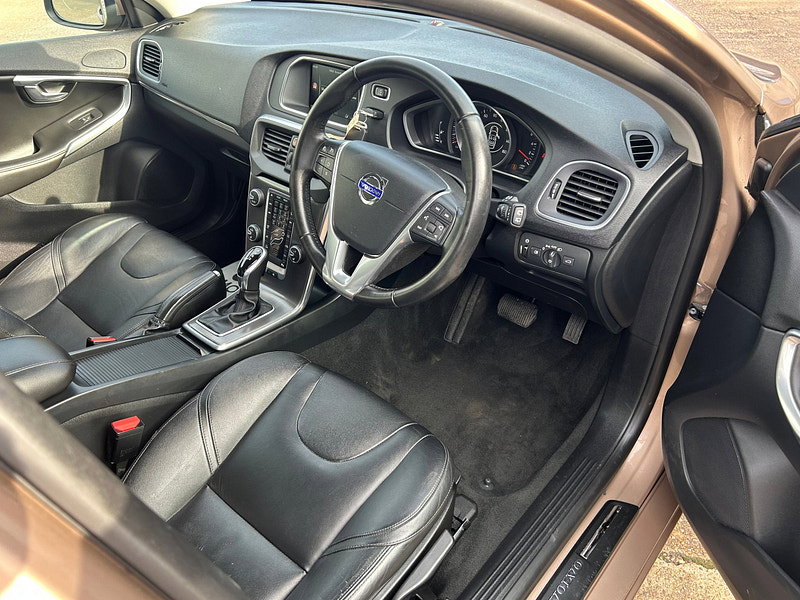 Volvo V40 2.0 D2 SE Lux Nav Hatchback 5dr Diesel Auto Euro 6 (s/s) (120 ps) 5dr Automatic 2026