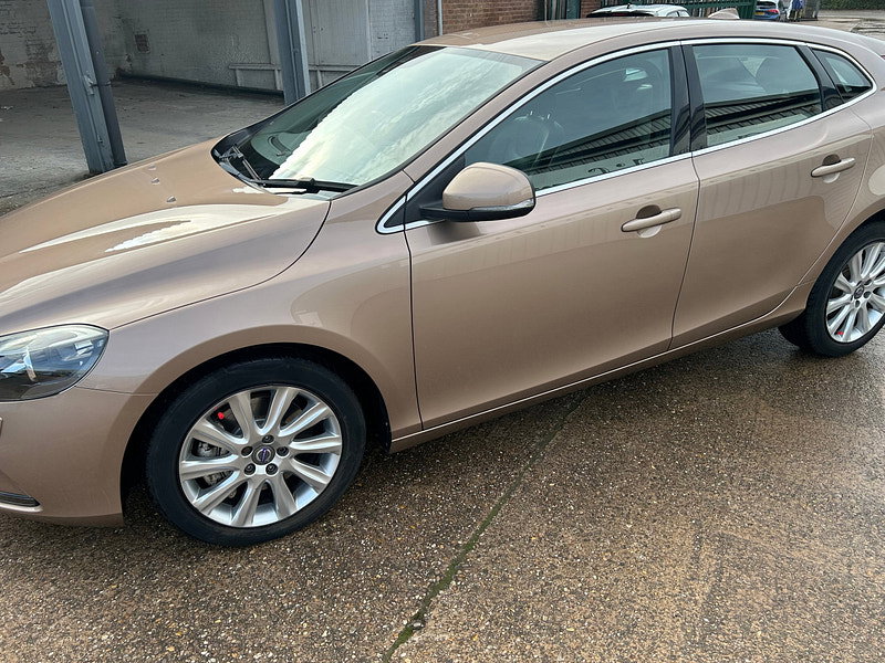 Volvo V40 2.0 D2 SE Lux Nav Hatchback 5dr Diesel Auto Euro 6 (s/s) (120 ps) 5dr Automatic 2026