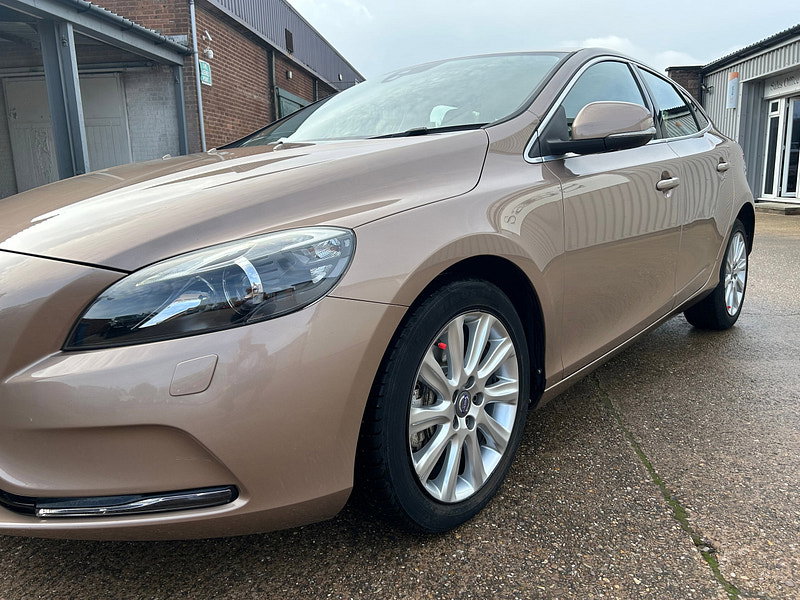 Volvo V40 2.0 D2 SE Lux Nav Hatchback 5dr Diesel Auto Euro 6 (s/s) (120 ps) 5dr Automatic 2026