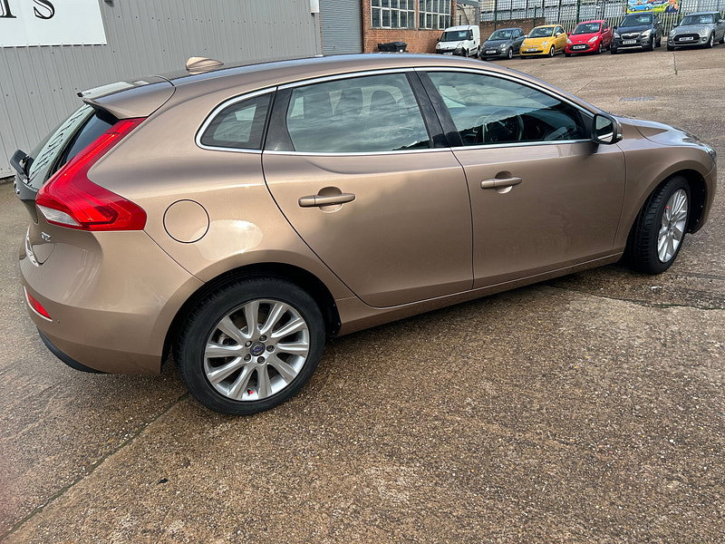 Volvo V40 2.0 D2 SE Lux Nav Hatchback 5dr Diesel Auto Euro 6 (s/s) (120 ps) 5dr Automatic 2026