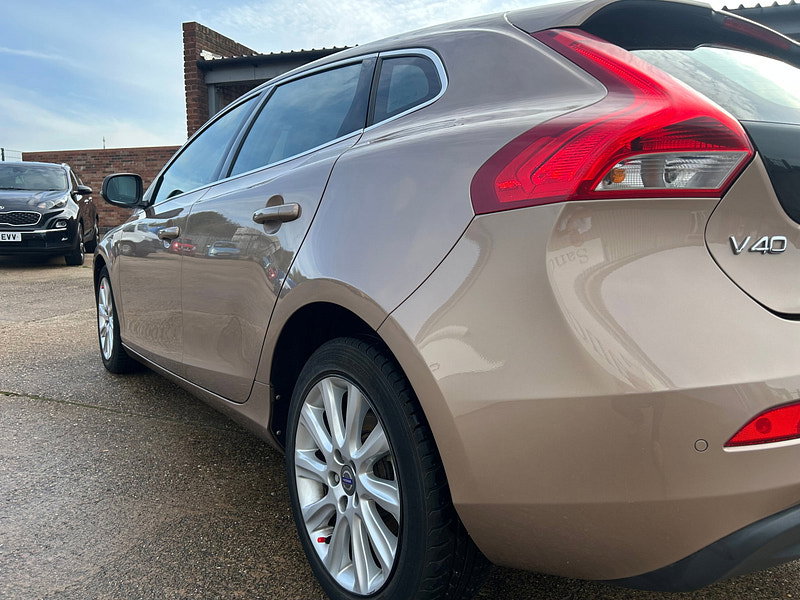 Volvo V40 2.0 D2 SE Lux Nav Hatchback 5dr Diesel Auto Euro 6 (s/s) (120 ps) 5dr Automatic 2026