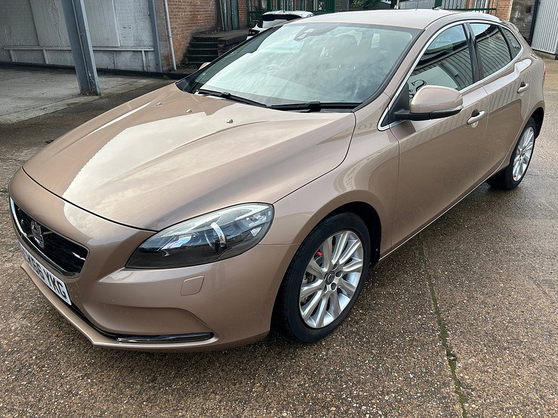 Volvo V40 2.0 D2 SE Lux Nav Hatchback 5dr Diesel Auto Euro 6 (s/s) (120 ps) 5dr Automatic 2026