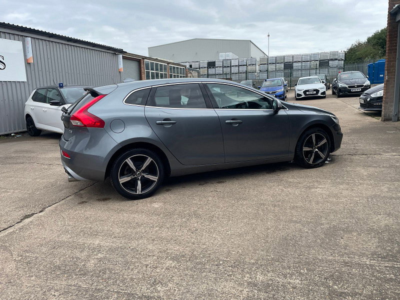 Volvo V40 2.0 D3 R-Design Nav Plus Hatchback 5dr Diesel Auto Euro 6 (s/s) (150 ps) 5dr Automatic 2026
