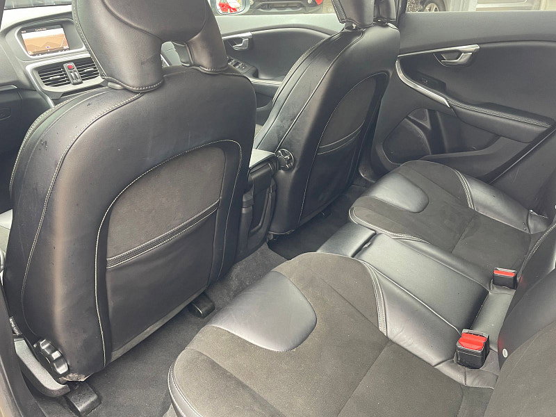 Volvo V40 2.0 D3 R-Design Nav Plus Hatchback 5dr Diesel Auto Euro 6 (s/s) (150 ps) 5dr Automatic 2026