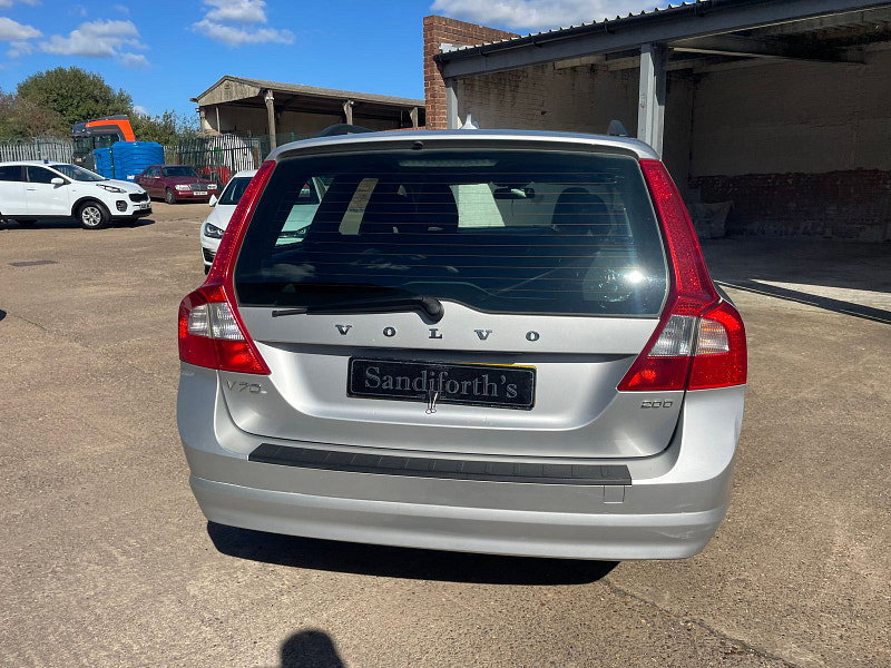 Volvo V70 2.0D SE Estate 5dr Diesel Manual Euro 4 (136 ps) 5dr Manual 2026