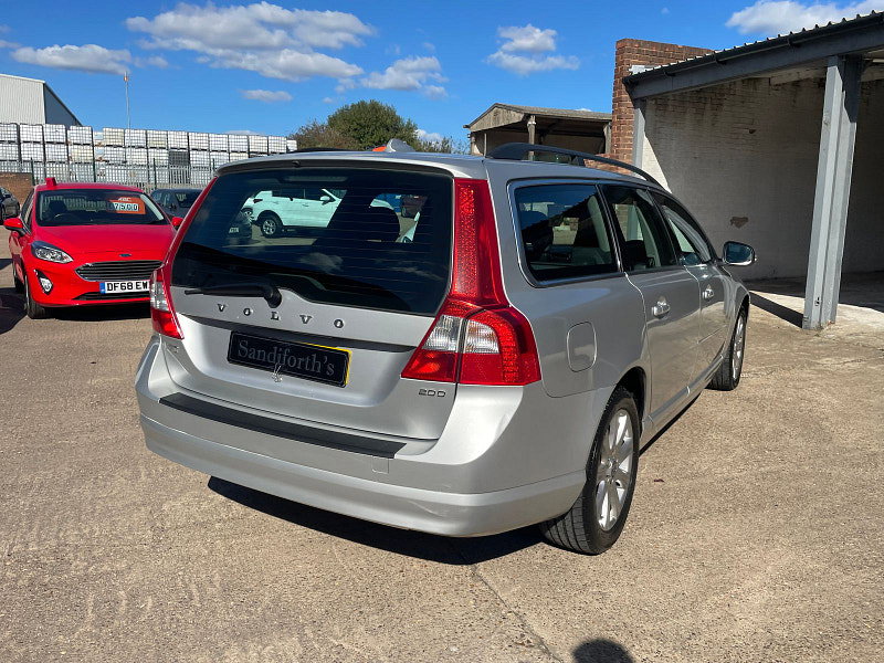 Volvo V70 2.0D SE Estate 5dr Diesel Manual Euro 4 (136 ps) 5dr Manual 2026