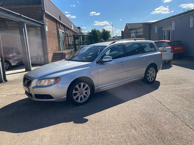 Volvo V70 2.0D SE Estate 5dr Diesel Manual Euro 4 (136 ps) 5dr Manual 2026