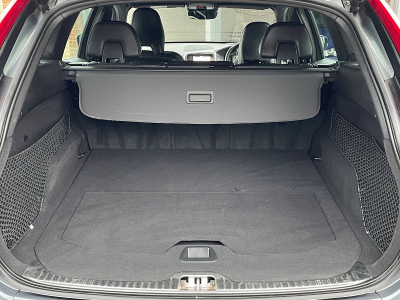 Volvo XC60 2.4 D5 R-Design Lux Nav SUV 5dr Diesel Auto AWD Euro 6 (s/s) (220 ps) 5dr Automatic 2026