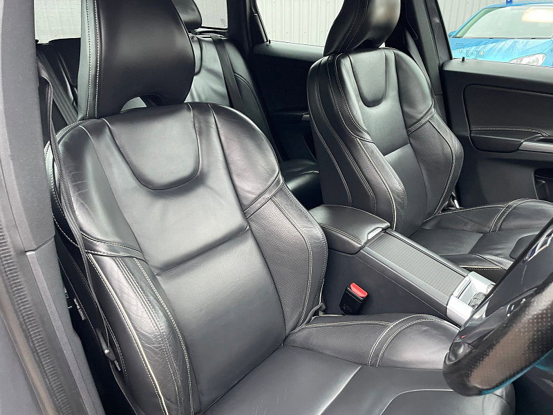 Volvo XC60 2.4 D5 R-Design Lux Nav SUV 5dr Diesel Auto AWD Euro 6 (s/s) (220 ps) 5dr Automatic 2026