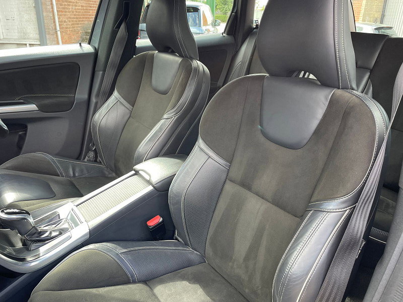 Volvo XC60 2.4 D5 R-Design Nav SUV 5dr Diesel Auto AWD Euro 6 (s/s) (220 ps) 5dr Automatic 2026