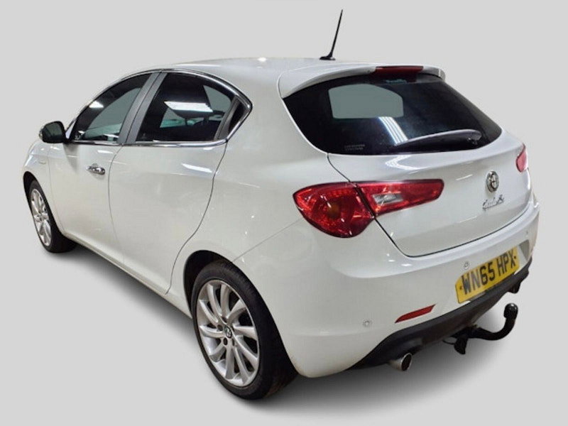 2015 Alfa Romeo Giulietta in White, photo 3 of 7