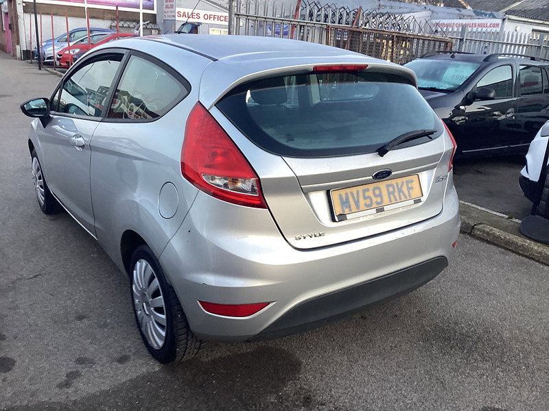 2009 Ford Fiesta in Silver, photo 7 of 12