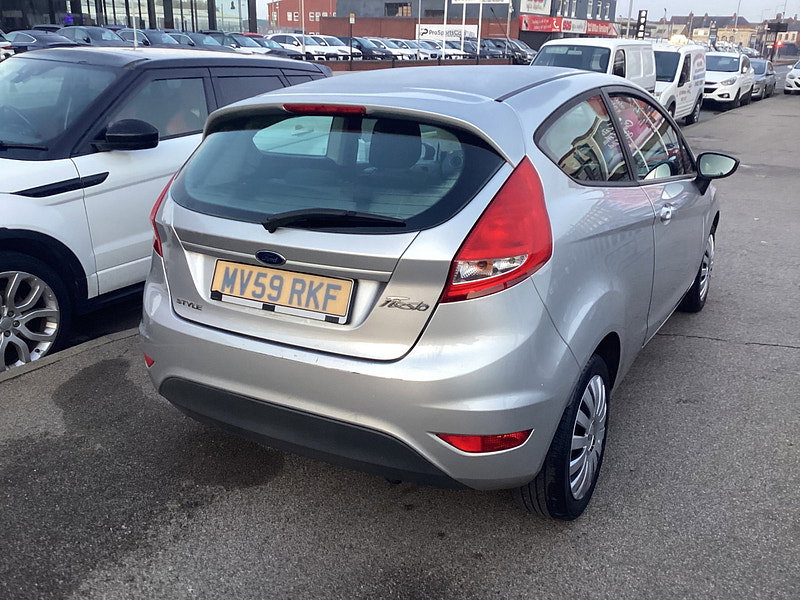 2009 Ford Fiesta in Silver, photo 8 of 12