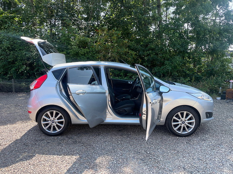 Ford Fiesta 1.0T EcoBoost Titanium Euro 6 (s/s) 5dr