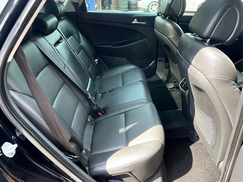 Hyundai Tucson 2.0 CRDi Blue Drive Premium SE SUV 5dr Diesel Manual Euro 6 (s/s) (136 ps)
