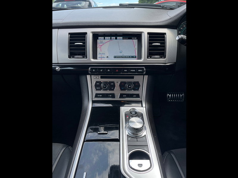 Jaguar XF 2.2d R-Sport Saloon 4dr Diesel Auto Euro 5 (s/s) (200 ps)