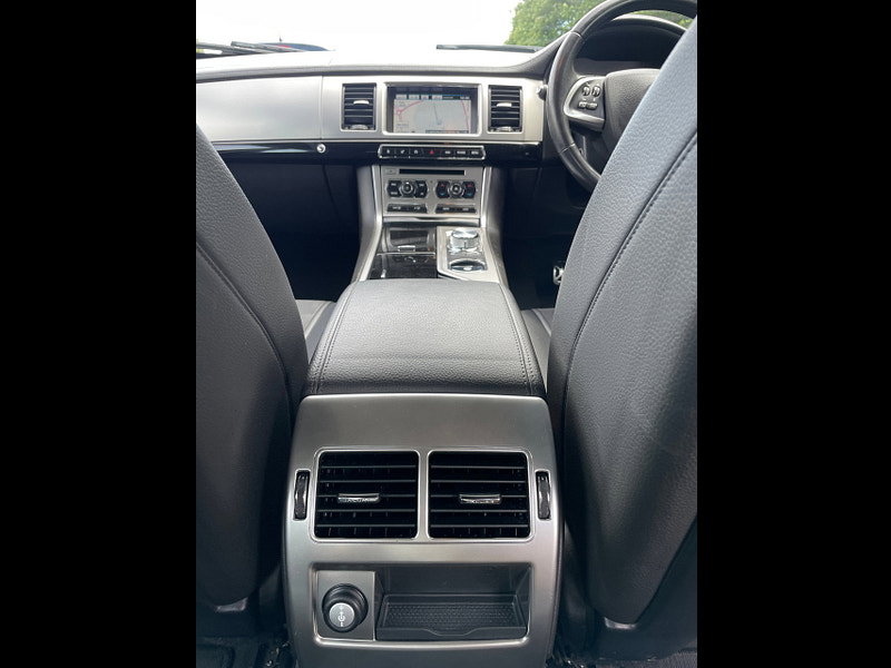 Jaguar XF 2.2d R-Sport Saloon 4dr Diesel Auto Euro 5 (s/s) (200 ps)