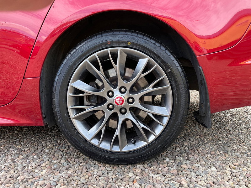 Jaguar XF 2.2d R-Sport Saloon 4dr Diesel Auto Euro 5 (s/s) (200 ps)