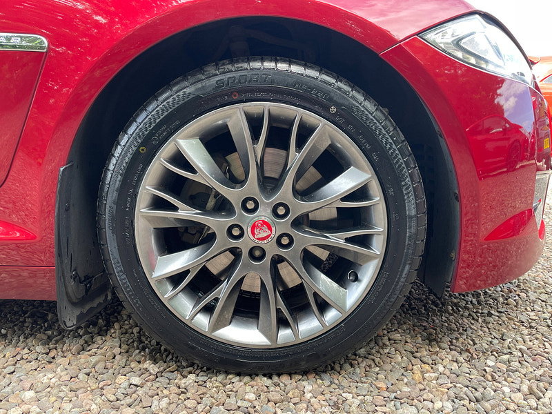 Jaguar XF 2.2d R-Sport Saloon 4dr Diesel Auto Euro 5 (s/s) (200 ps)