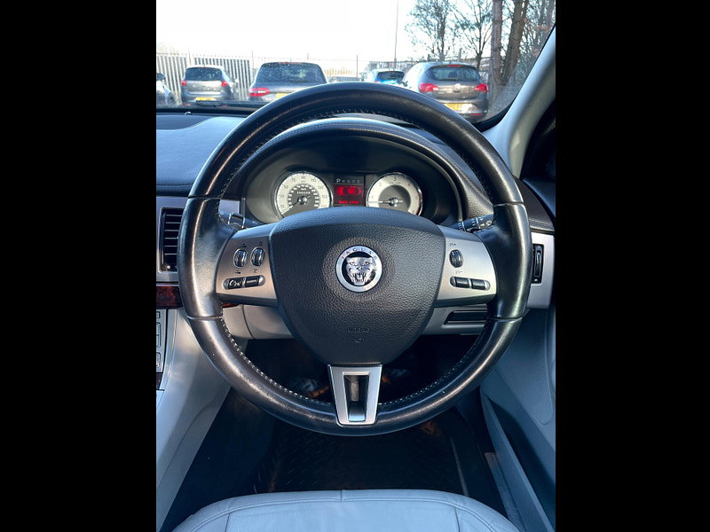 Jaguar XF 3.0d V6 Luxury Auto Euro 5 4dr