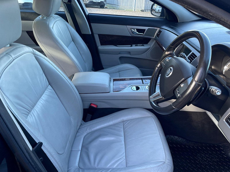 Jaguar XF 3.0d V6 Luxury Auto Euro 5 4dr