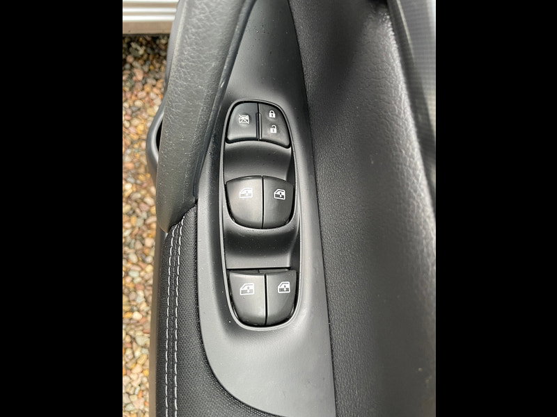 Nissan Qashqai 1.2 DIG-T N-Connecta SUV 5dr Petrol Manual Euro 6 (s/s) (115 ps)