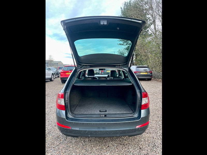 Skoda Octavia 1.6 TDI Elegance Euro 5 (s/s) 5dr