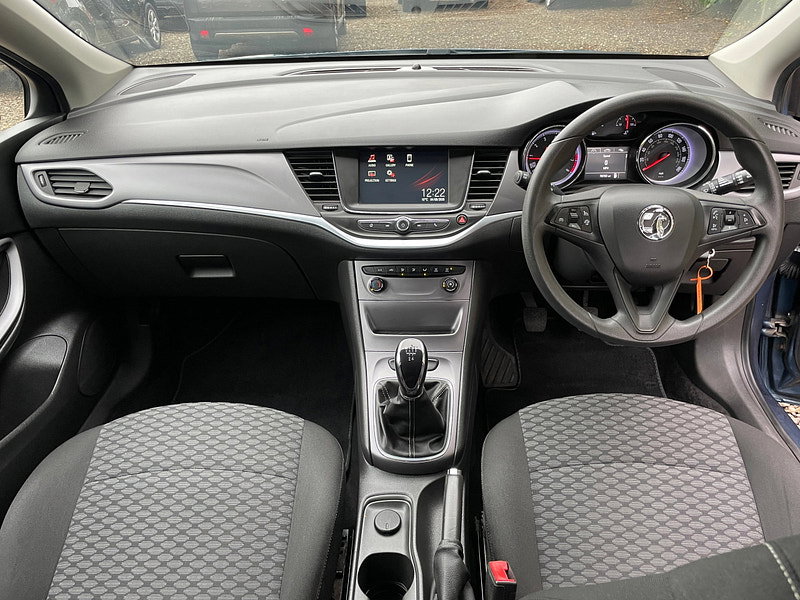 Vauxhall Astra 1.0i Turbo ecoFLEX Design Hatchback 5dr Petrol Manual Euro 6 (s/s) (105 ps)