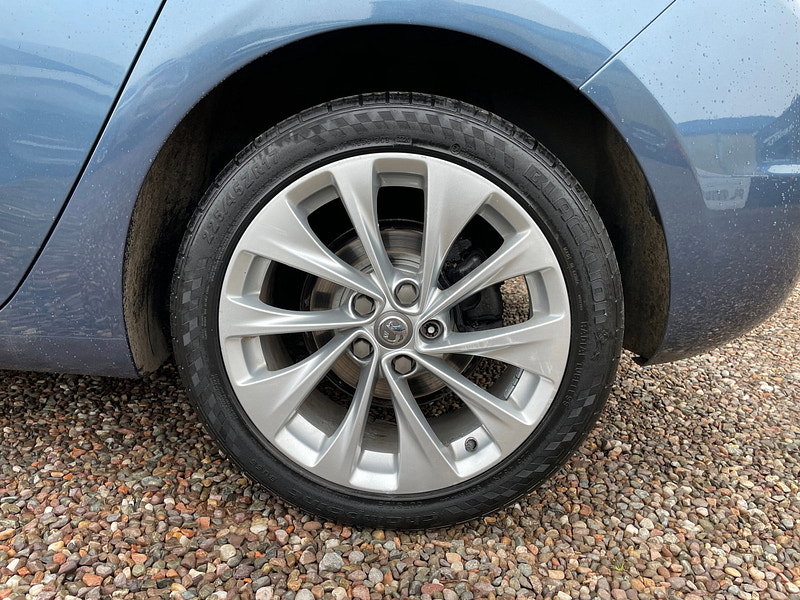 Vauxhall Astra 1.0i Turbo ecoFLEX Design Hatchback 5dr Petrol Manual Euro 6 (s/s) (105 ps)