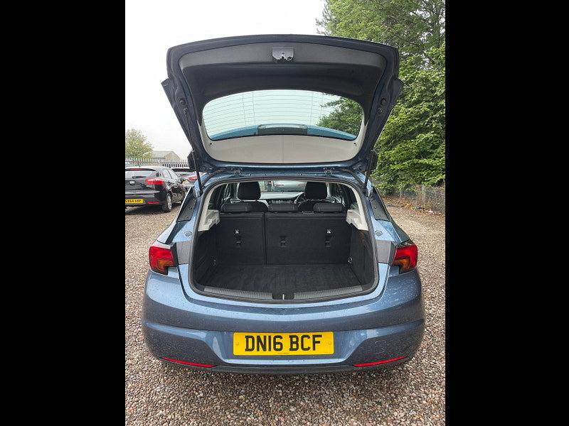 Vauxhall Astra 1.0i Turbo ecoFLEX Design Hatchback 5dr Petrol Manual Euro 6 (s/s) (105 ps)