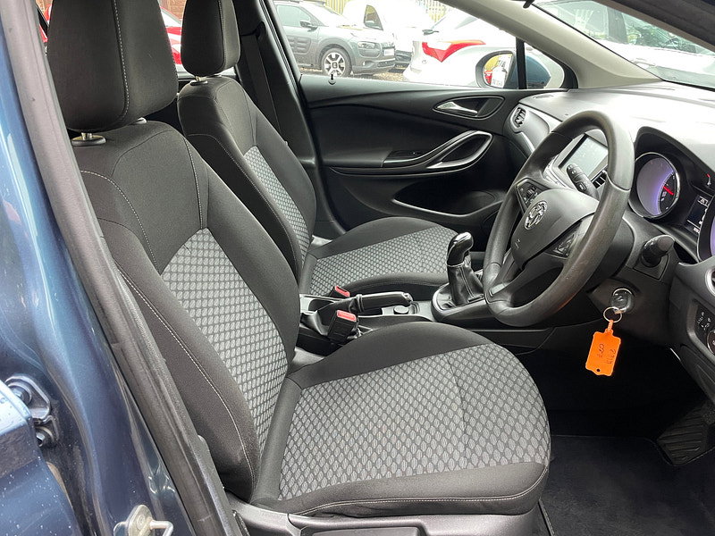 Vauxhall Astra 1.0i Turbo ecoFLEX Design Hatchback 5dr Petrol Manual Euro 6 (s/s) (105 ps)