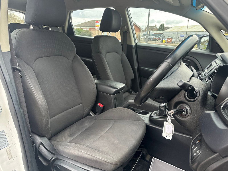 Kia Carens 1.6L 1 ECODYNAMICS MPV 5dr Petrol Manual Euro 5 (133 bhp) 5dr Manual 2026