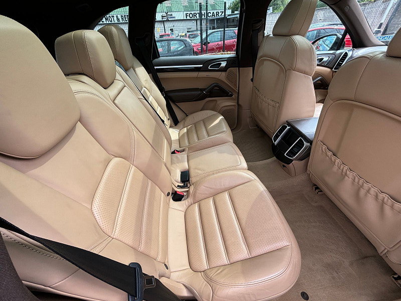 Porsche Cayenne 3.0L D V6 TIPTRONIC S SUV 5dr Diesel Automatic Euro 6 (262 bhp) 5dr Automatic 2026