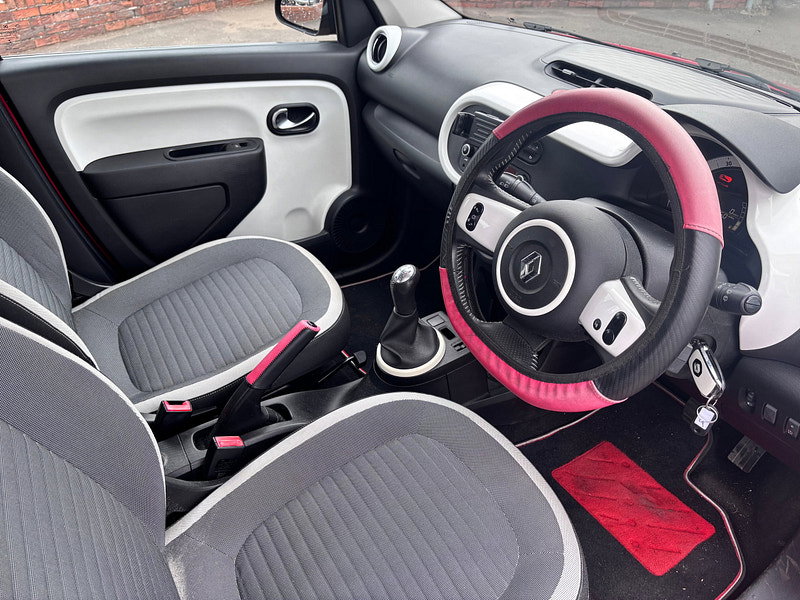 Renault Twingo 1.0 SCe Dynamique Hatchback 5dr Petrol Manual Euro 6 (s/s) (70 ps) 5dr Manual 2026