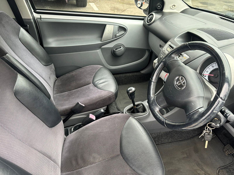 Toyota Aygo 1.0L VVT-I PLATINUM Hatchback 3dr Petrol Manual Euro 4 (67 bhp) 3dr Manual 2026