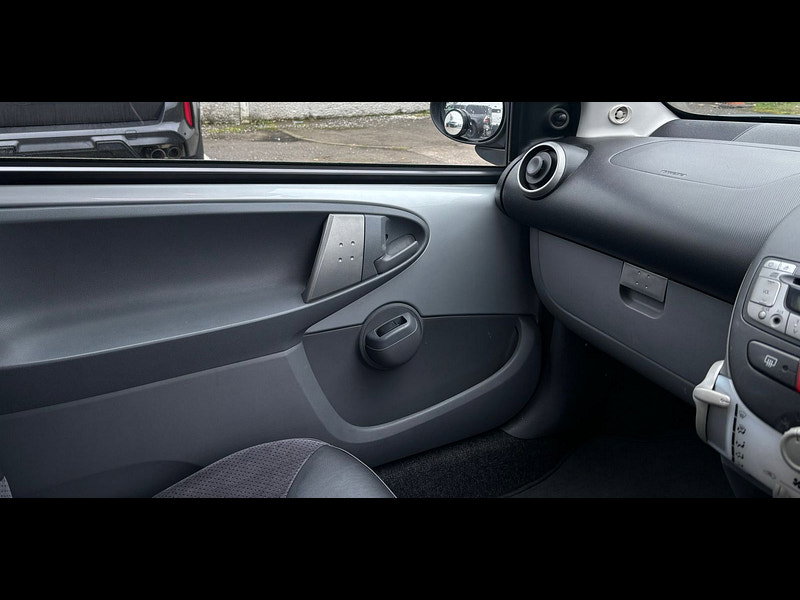 Toyota Aygo 1.0L VVT-I PLATINUM Hatchback 3dr Petrol Manual Euro 4 (67 bhp) 3dr Manual 2026