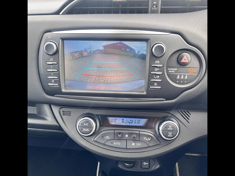 Toyota Yaris 1.5 VVT-h Y20 Bi-tone Hatchback 5dr Petrol Hybrid E-CVT Euro 6 (s/s) (100 ps) 5dr Automatic 2026