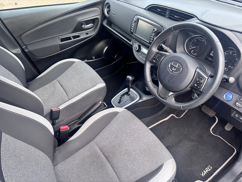 Toyota Yaris 1.5 VVT-h Y20 Bi-tone Hatchback 5dr Petrol Hybrid E-CVT Euro 6 (s/s) (100 ps) 5dr Automatic 2026
