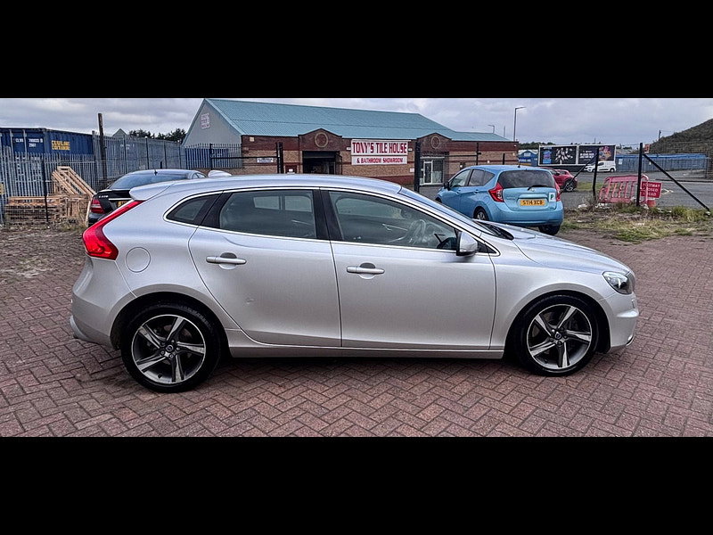 Volvo V40 2.0 D2 R-Design Hatchback 5dr Diesel Auto Euro 6 (s/s) (120 ps) 5dr Automatic 2026