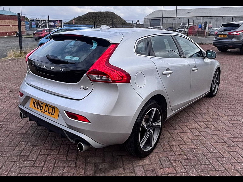 Volvo V40 2.0 D2 R-Design Hatchback 5dr Diesel Auto Euro 6 (s/s) (120 ps) 5dr Automatic 2026