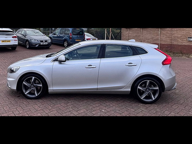 Volvo V40 2.0 D2 R-Design Hatchback 5dr Diesel Auto Euro 6 (s/s) (120 ps) 5dr Automatic 2026