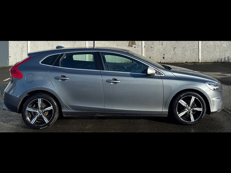 Volvo V40 2.0L D2 R-DESIGN Hatchback 5dr Diesel Manual Euro 6 (118 bhp) 5dr Manual 2026