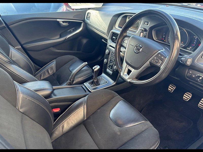 Volvo V40 2.0L D2 R-DESIGN Hatchback 5dr Diesel Manual Euro 6 (118 bhp) 5dr Manual 2026