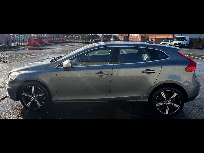 Volvo V40 2.0L D2 R-DESIGN Hatchback 5dr Diesel Manual Euro 6 (118 bhp) 5dr Manual 2026