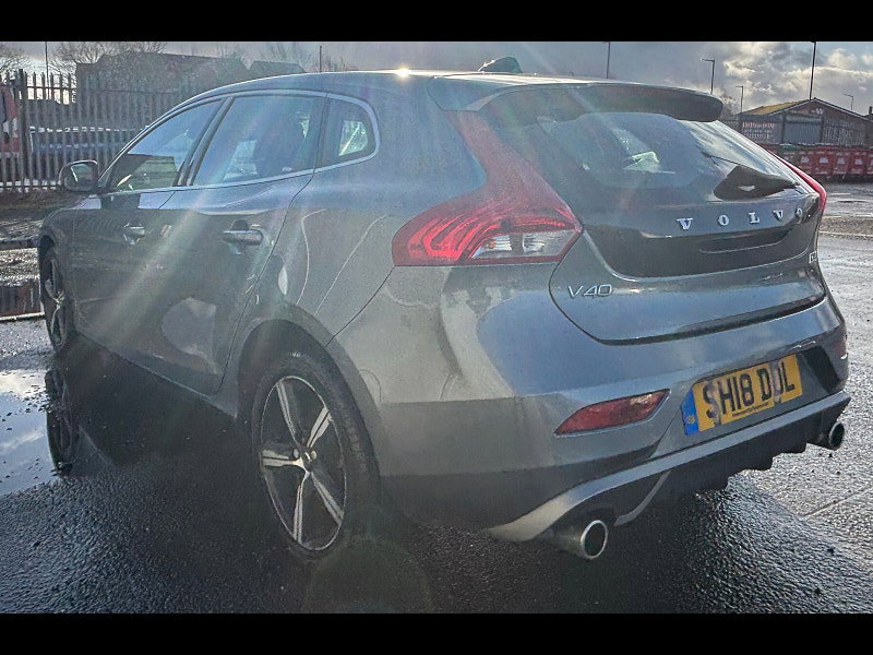 Volvo V40 2.0L D2 R-DESIGN Hatchback 5dr Diesel Manual Euro 6 (118 bhp) 5dr Manual 2026
