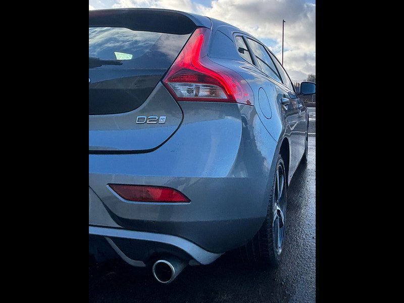 Volvo V40 2.0L D2 R-DESIGN Hatchback 5dr Diesel Manual Euro 6 (118 bhp) 5dr Manual 2026