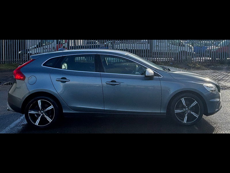 Volvo V40 2.0L D2 R-DESIGN Hatchback 5dr Diesel Manual Euro 6 (118 bhp) 5dr Manual 2026