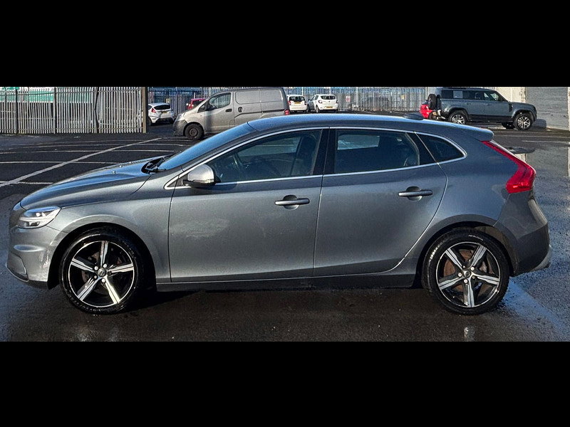 Volvo V40 2.0L D2 R-DESIGN Hatchback 5dr Diesel Manual Euro 6 (118 bhp) 5dr Manual 2026