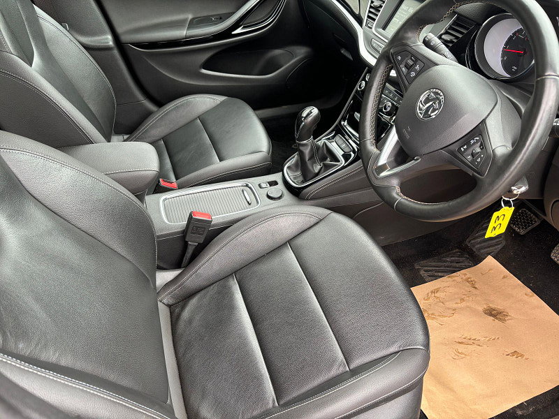 Vauxhall Astra 1.4L ELITE Hatchback 5dr Petrol Manual Euro 6 (148 bhp) 5dr Manual 2026